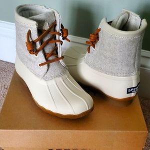 NIB Sperry Saltwater Boot Off White sz 13M Girls